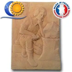 Bas relief apprenti sur sa pierre